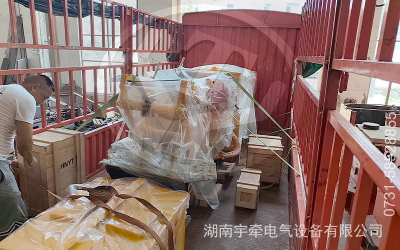 2.5吨蓄电池电机车出口海外 2.jpg