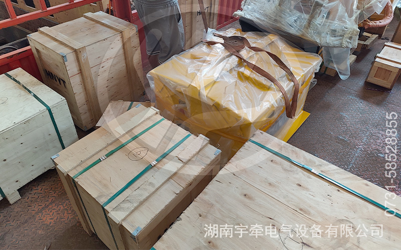 2.5吨蓄电池电机车出口海外 3.jpg