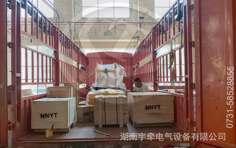 2.5吨蓄电池电机车出口海外 4.jpg